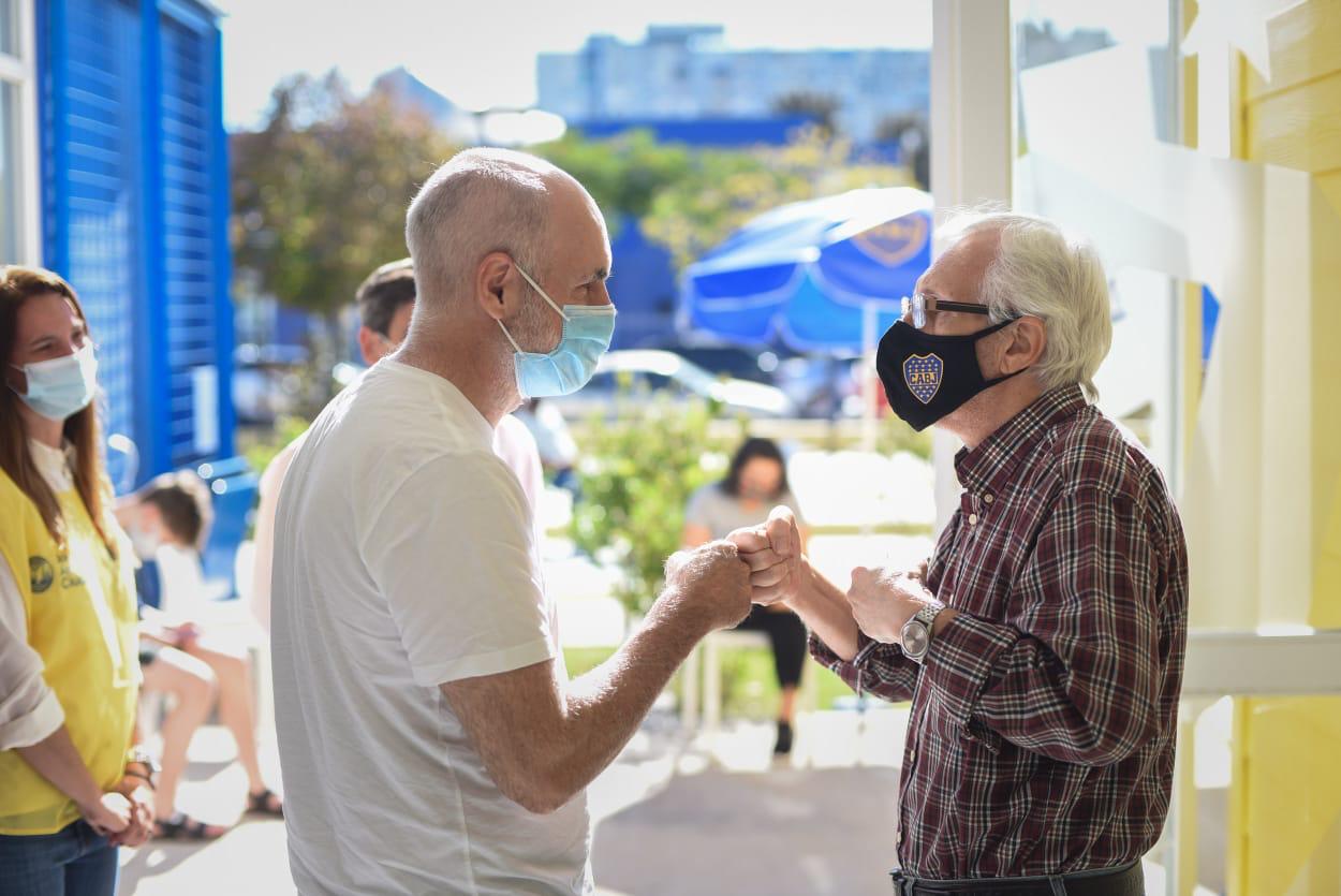 Rodríguez Larreta recorrió la posta de vacunación ubicada en el club Boca Juniors