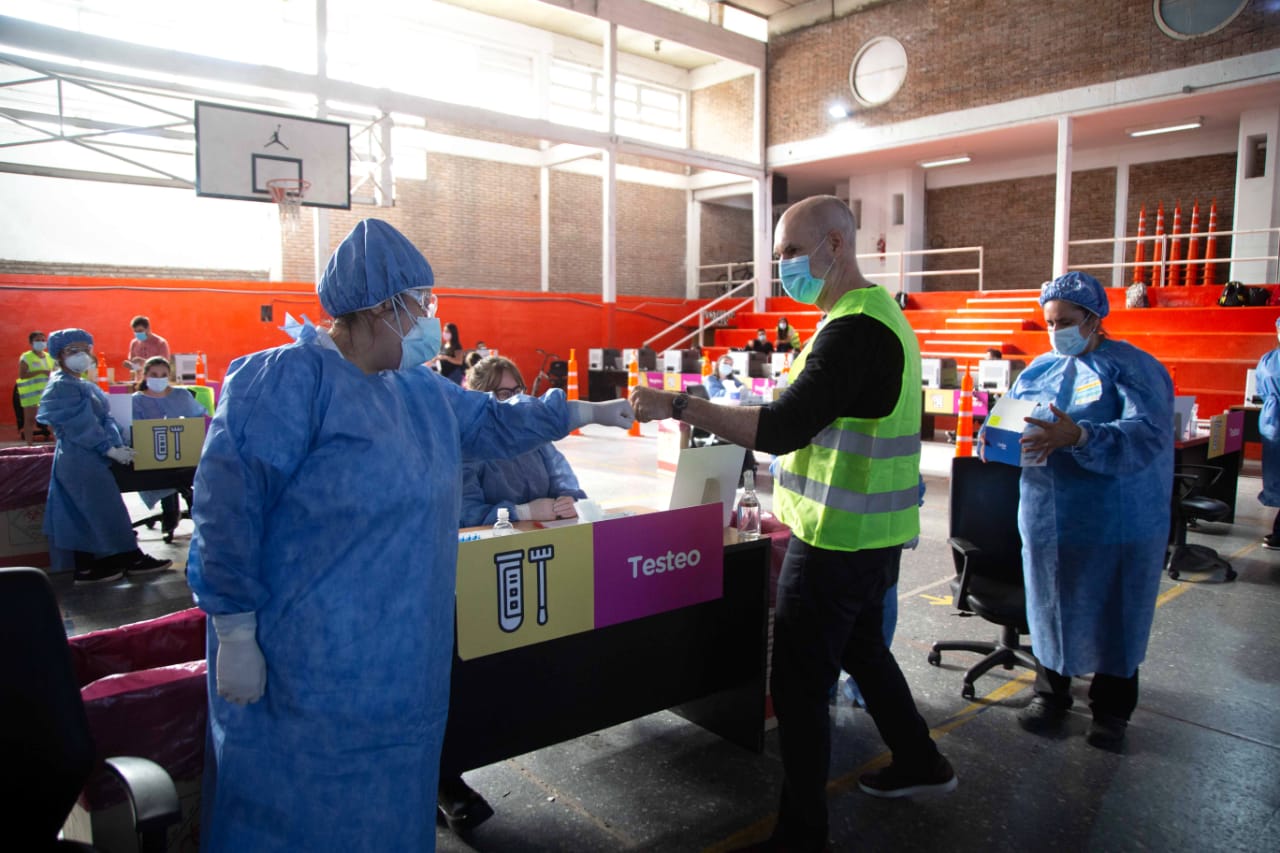 Rodríguez Larreta visitó el centro de testeo del Polideportivo de Parque Chacabuco