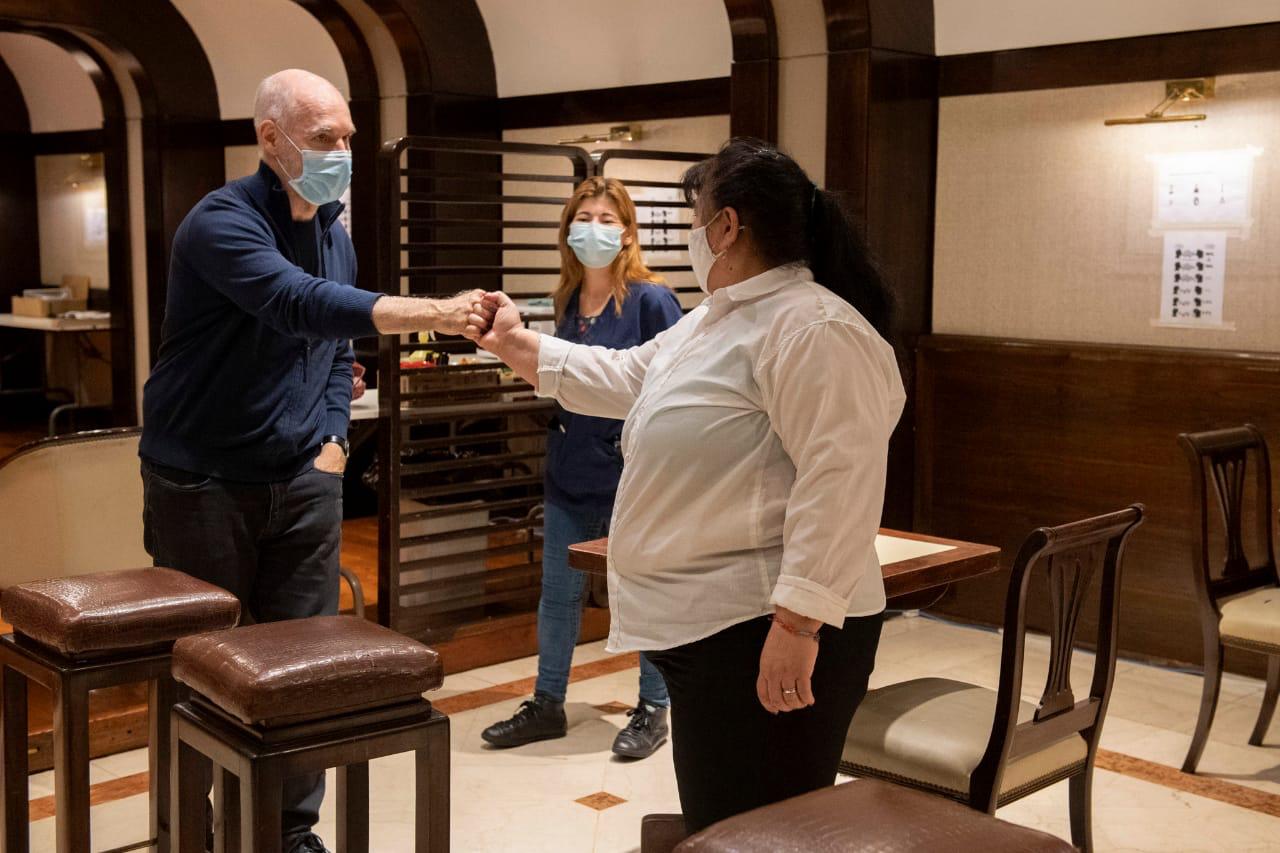 Rodríguez Larreta visitó uno de los hoteles que funciona como centro de aislamiento de casos positivos y sintomáticos de COVID-19