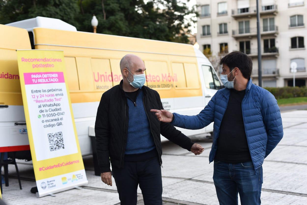 Rodríguez Larreta visitó en Plaza San Martín la unidad de testeo móvil de la Comuna 1