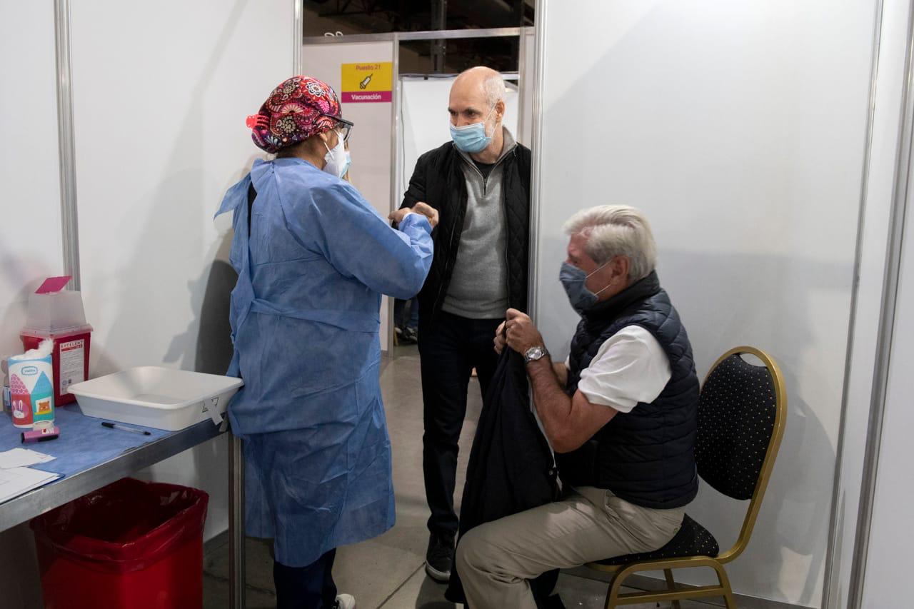 Horacio Rodríguez Larreta recorrió el vacunatorio de La Rural
