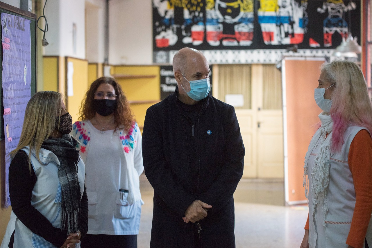 Rodríguez Larreta visitó la Escuela “República de Colombia”, en Boedo