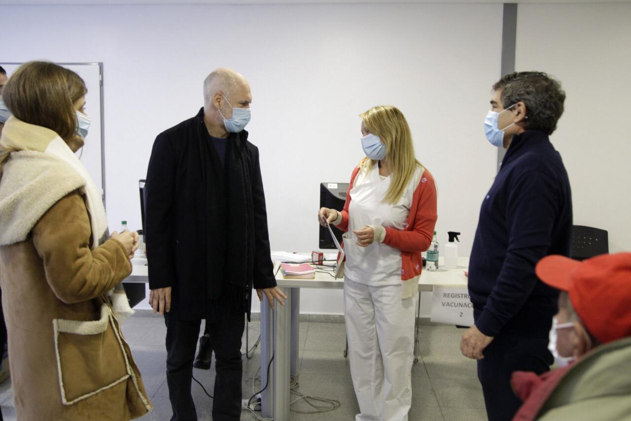 Rodríguez Larreta visitó el CEMAR 2, uno de los cinco vacunatorios en barrios populares de la Ciudad
