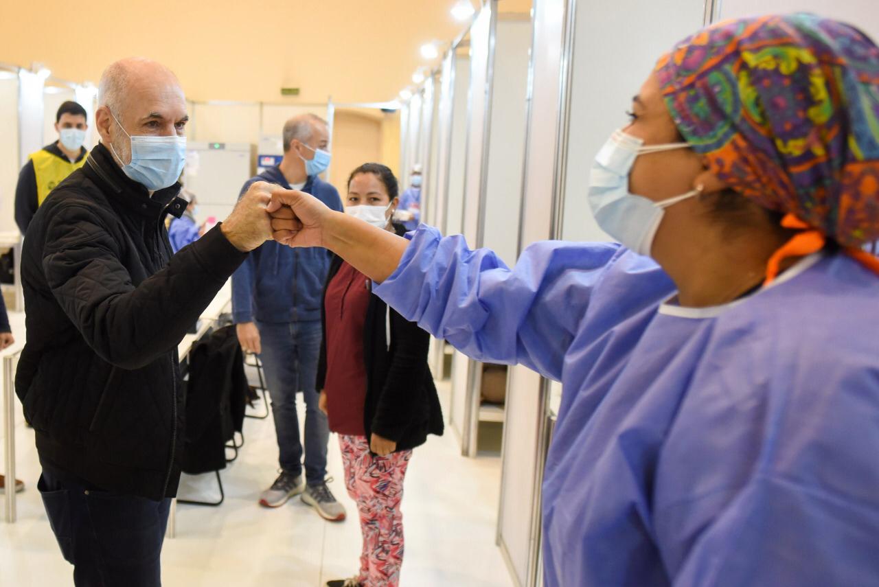 Rodríguez Larreta visitó los vacunatorios de La Rural y del Centro Islámico