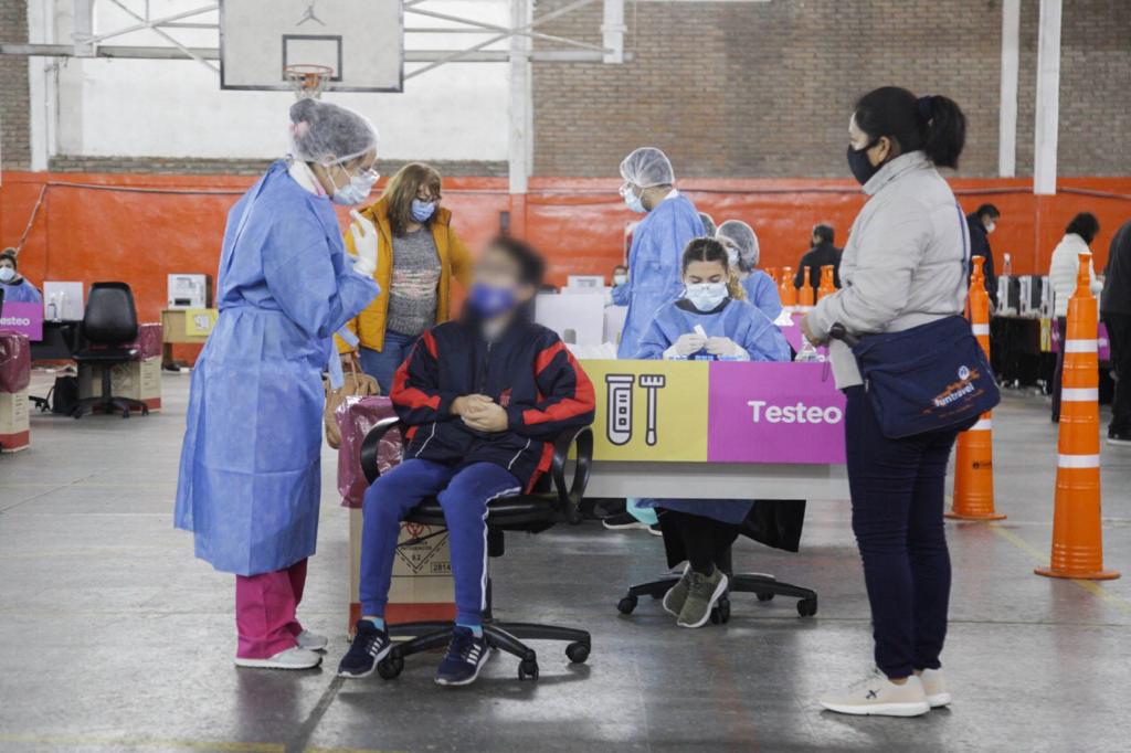 Cómo son los testeos para estudiantes desde los 6 años, con síntomas compatibles con COVID-19 