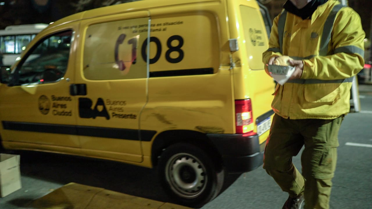 Bajas temperaturas: la Ciudad activó el Operativo frío para ayudar a las personas en situación de calle