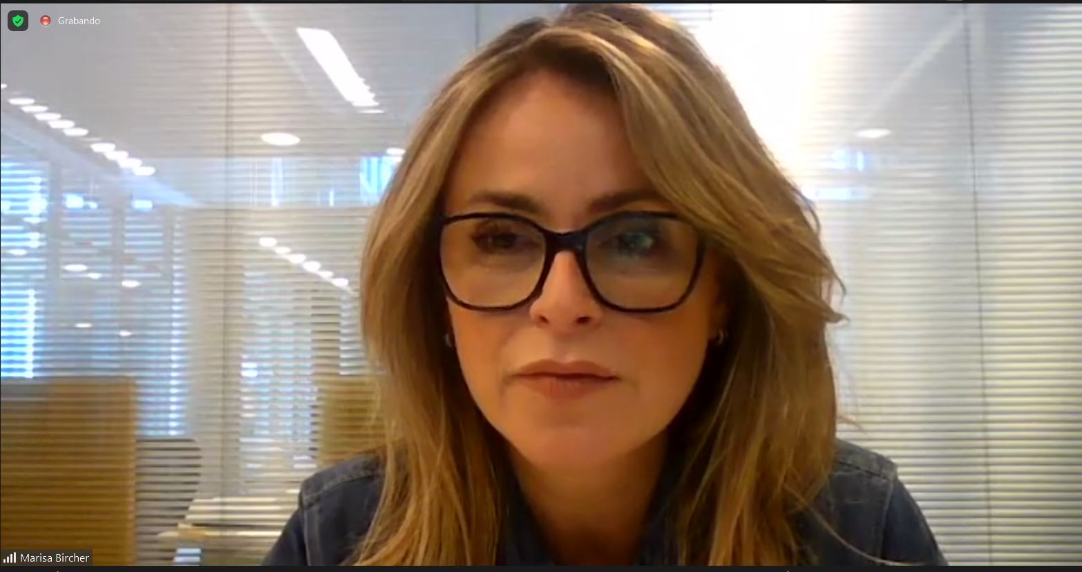 Una guía que impulsa procesos de contratación neutros al género