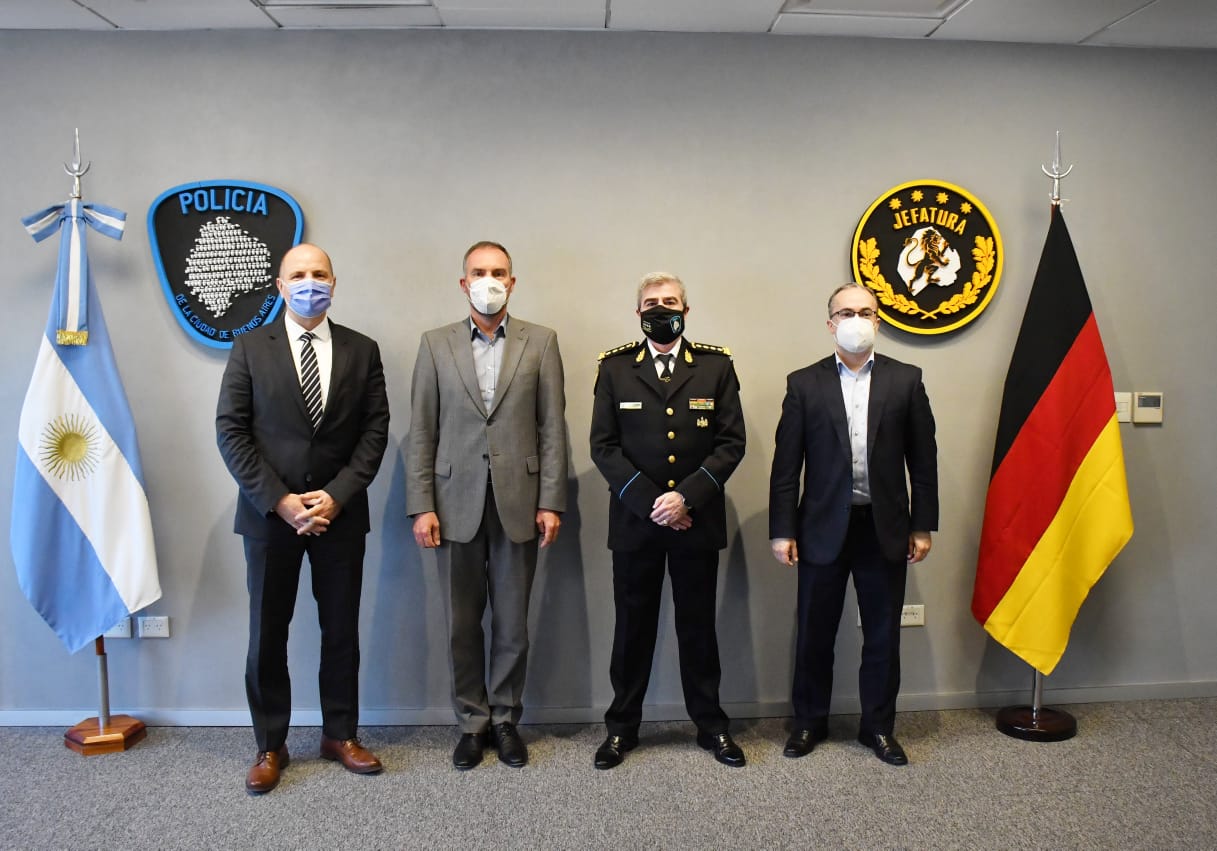 Diplomáticos alemanes visitaron la sede de la Policía de la Ciudad