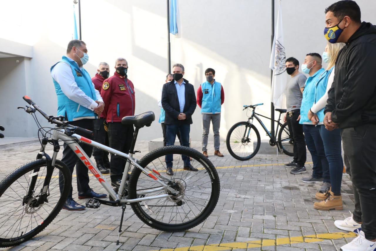 Devolución de bicicletas recuperadas del delito a sus legítimos dueños en Parque Patricios
