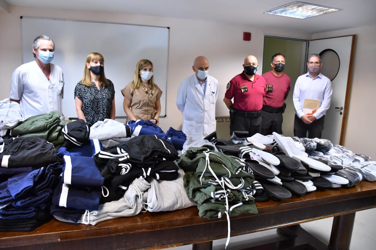 Donación de más de 300 prendas y calzados al Hospital Elizalde