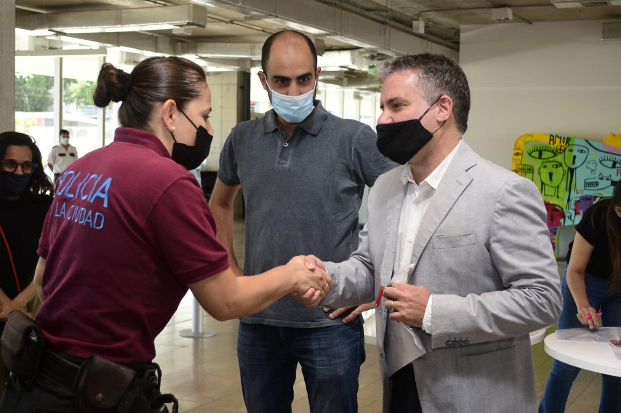 Nueve oficiales de la Policía de la Ciudad firmaron las escrituras de sus nuevos departamentos en el Barrio Olímpico 