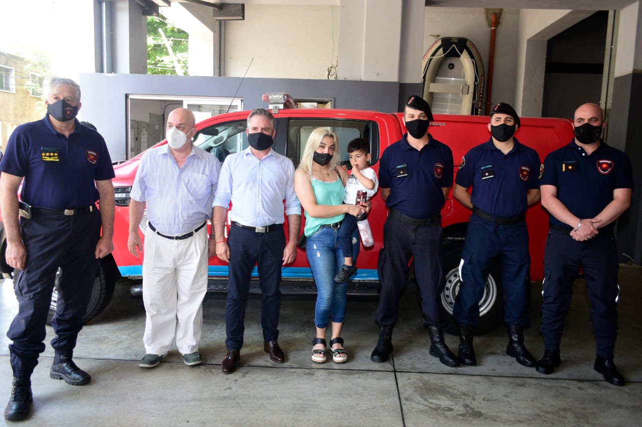 Reconocimiento a Bomberos de Barracas que le salvaron la vida a un niño
