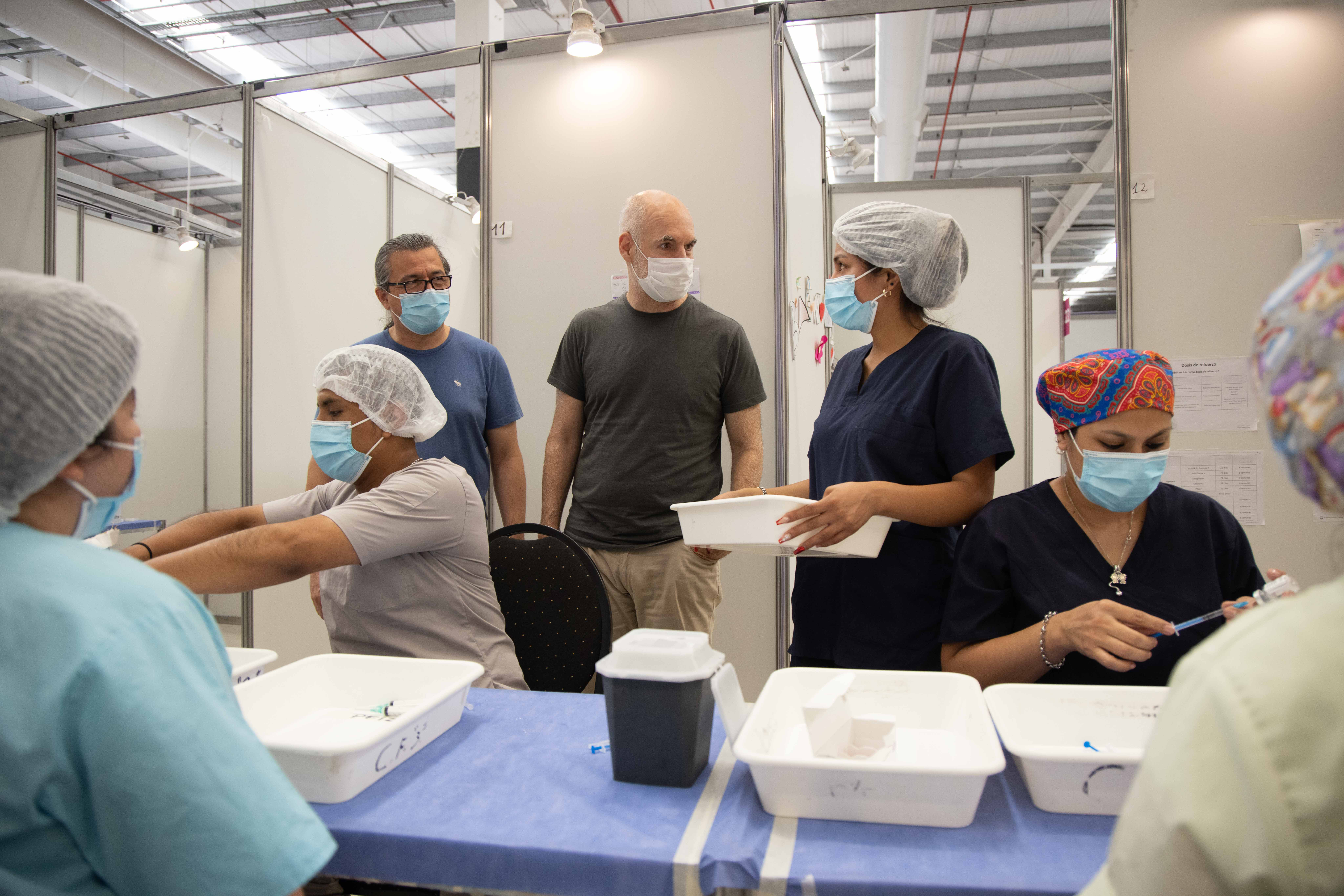 Rodríguez Larreta recorrió el centro del Club San Lorenzo a un año del inicio del Plan de Vacunación contra el COVID-19