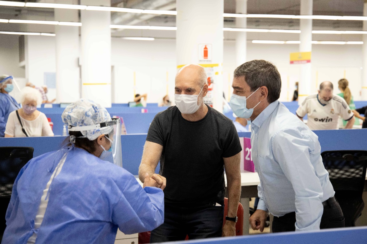Rodríguez Larreta recorrió el vacunatorio de la Casa del Historiador 