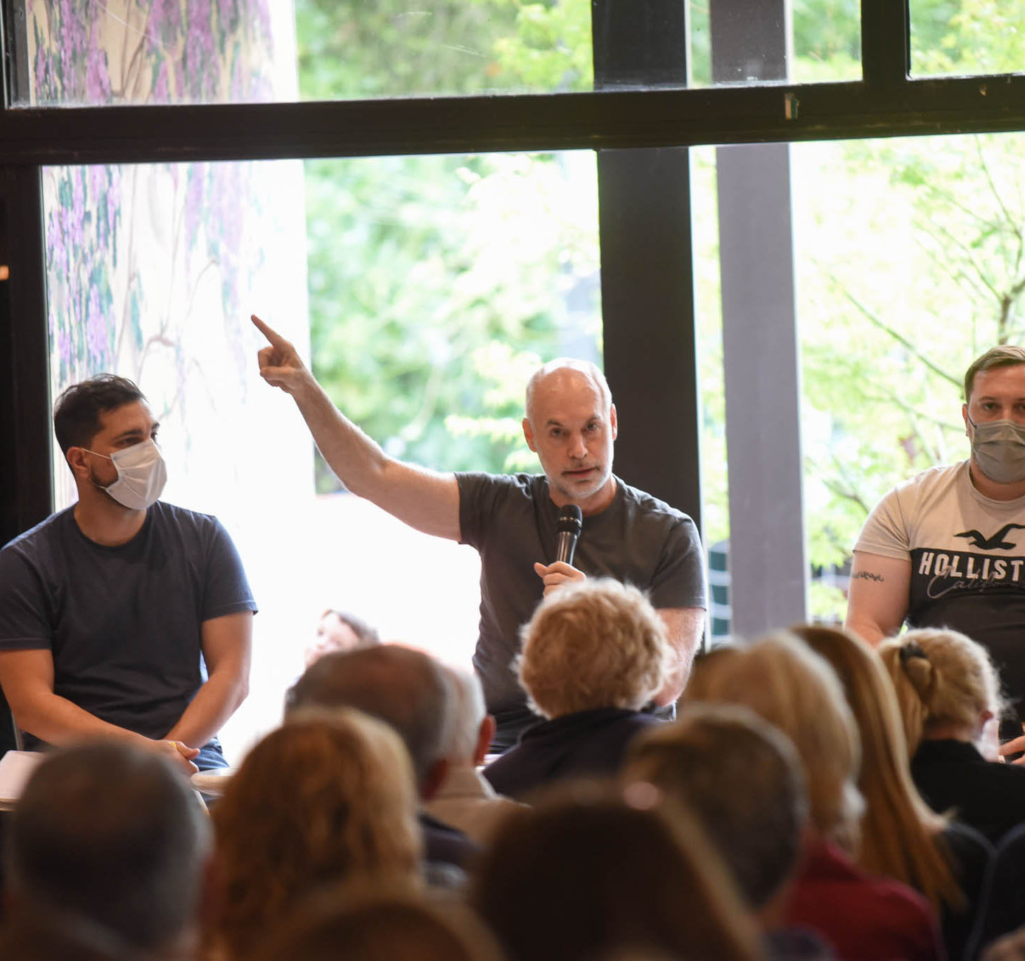 Reunión de vecinos y vecinas de Villa Devoto con Horacio