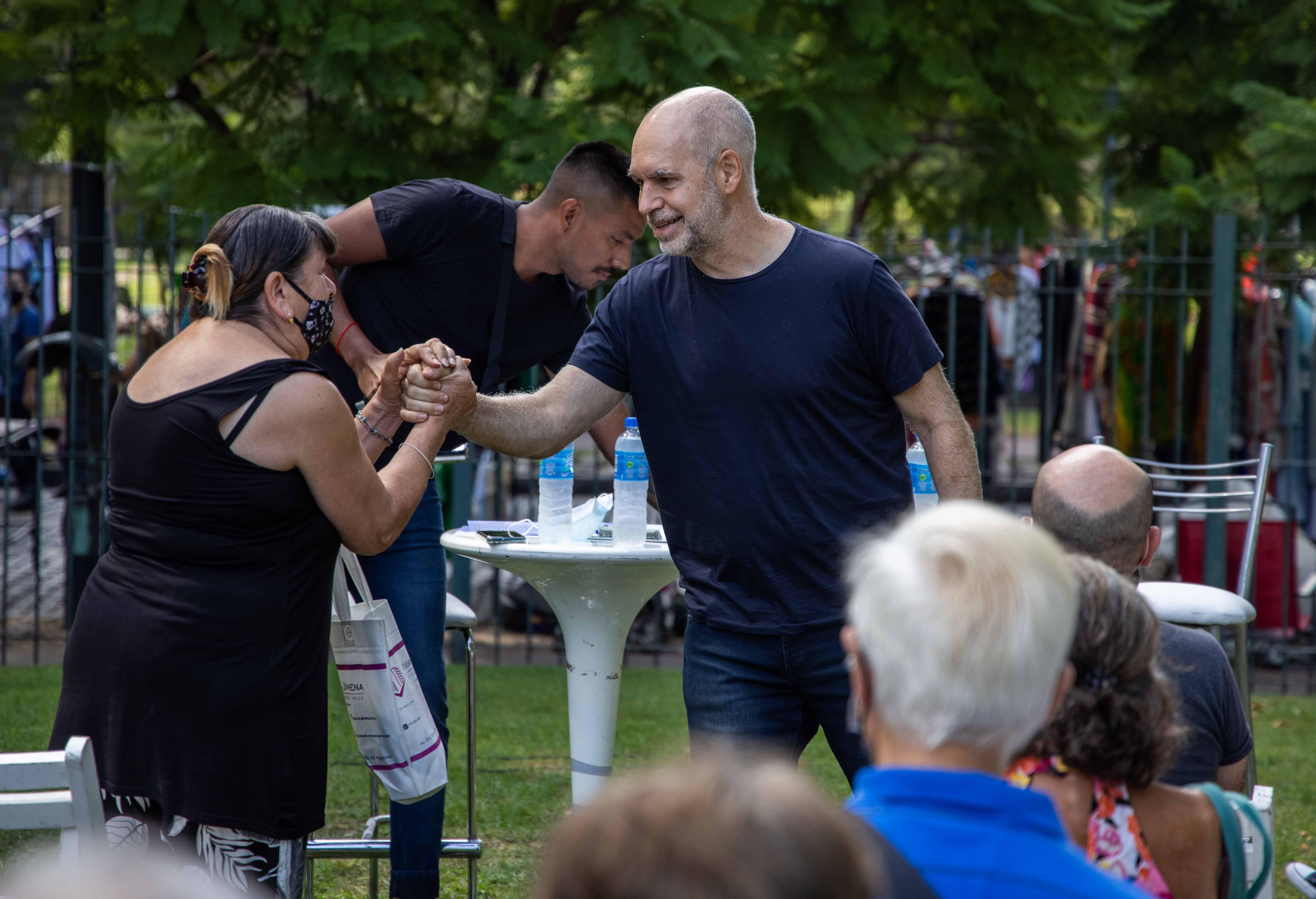 Reunión de vecinos y vecinas de Chacarita con Horacio
