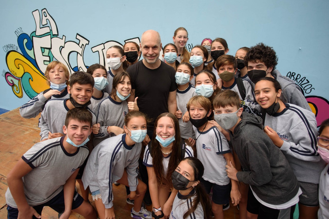 Rodríguez Larreta visitó una escuela en Palermo en el inicio del Ciclo Lectivo 2022