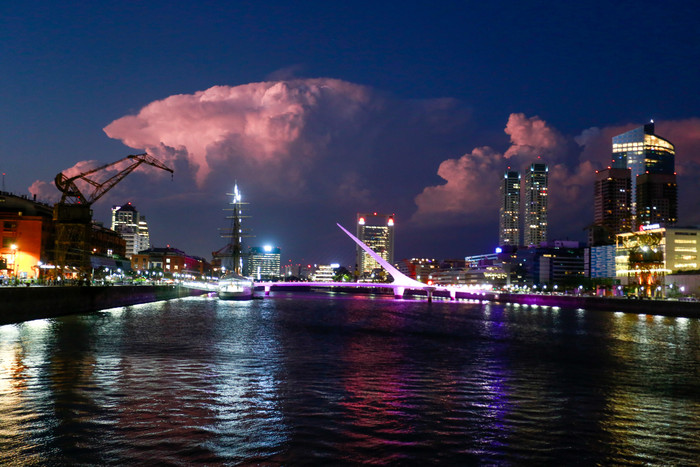 Día de la Mujer: se iluminan monumentos durante todo el mes