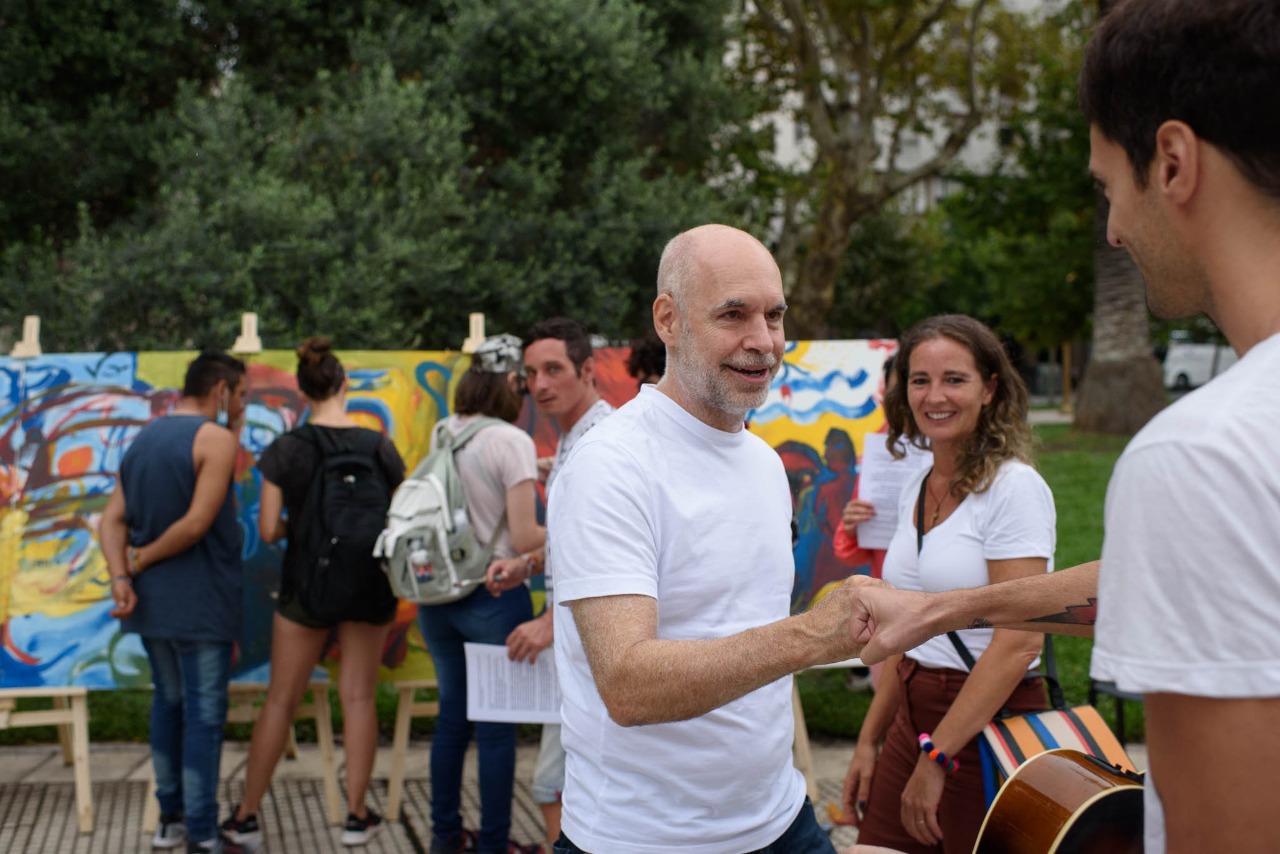 Rodríguez Larreta visitó la Carpa por la Paz de Scholas Occurrentes en Plaza de Mayo