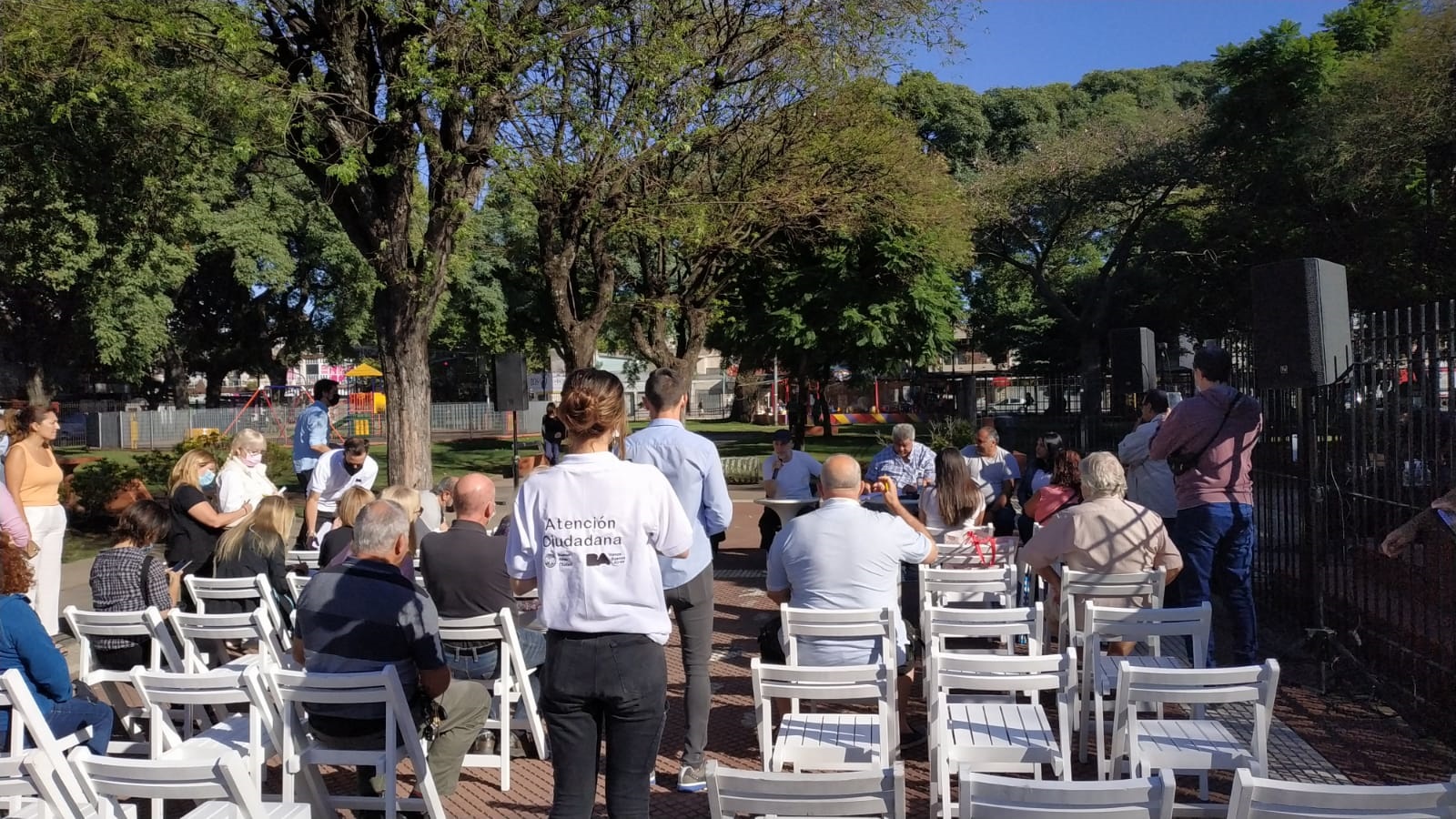 Reunión de vecinos y vecinas de Villa Riachuelo con Horacio