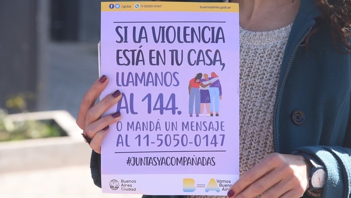 Violencias de género: la Ciudad brinda contención y asesoramiento en la línea 144 y por chat 