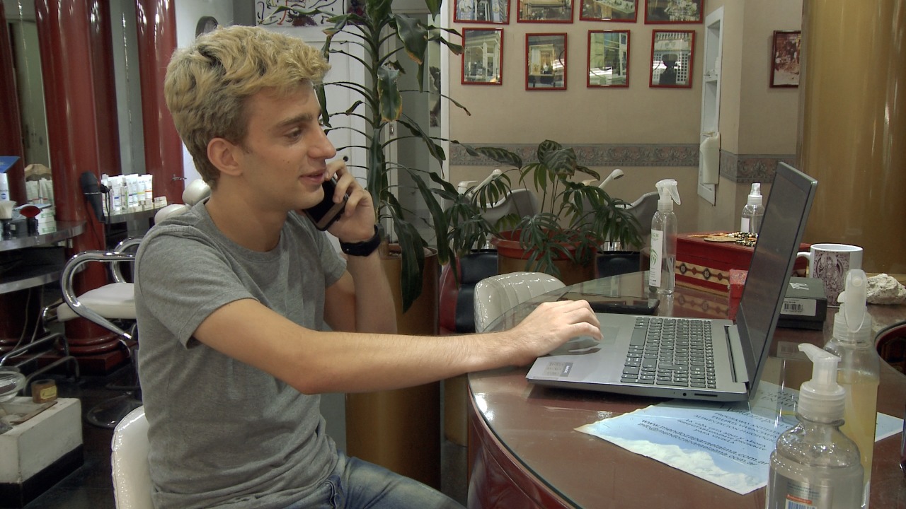 La experiencia de Brian al virtualizar la tradicional peluquería de su padre