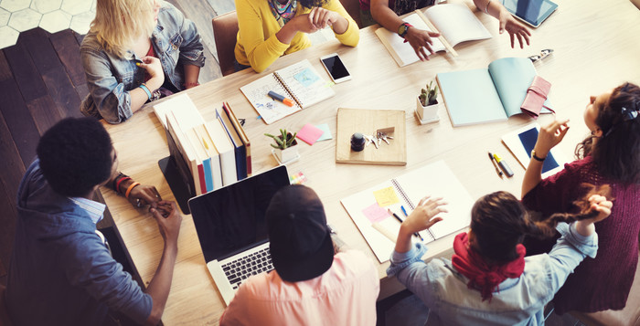 Llega el Festival Chispa: expertos mayores colaboran con emprendedores de barrios populares