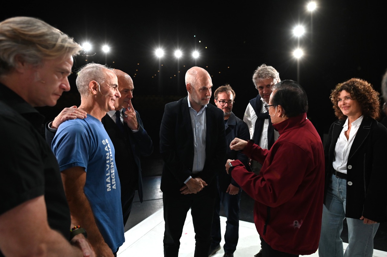 Rodríguez Larreta asistió a una obra en homenaje a Malvinas 