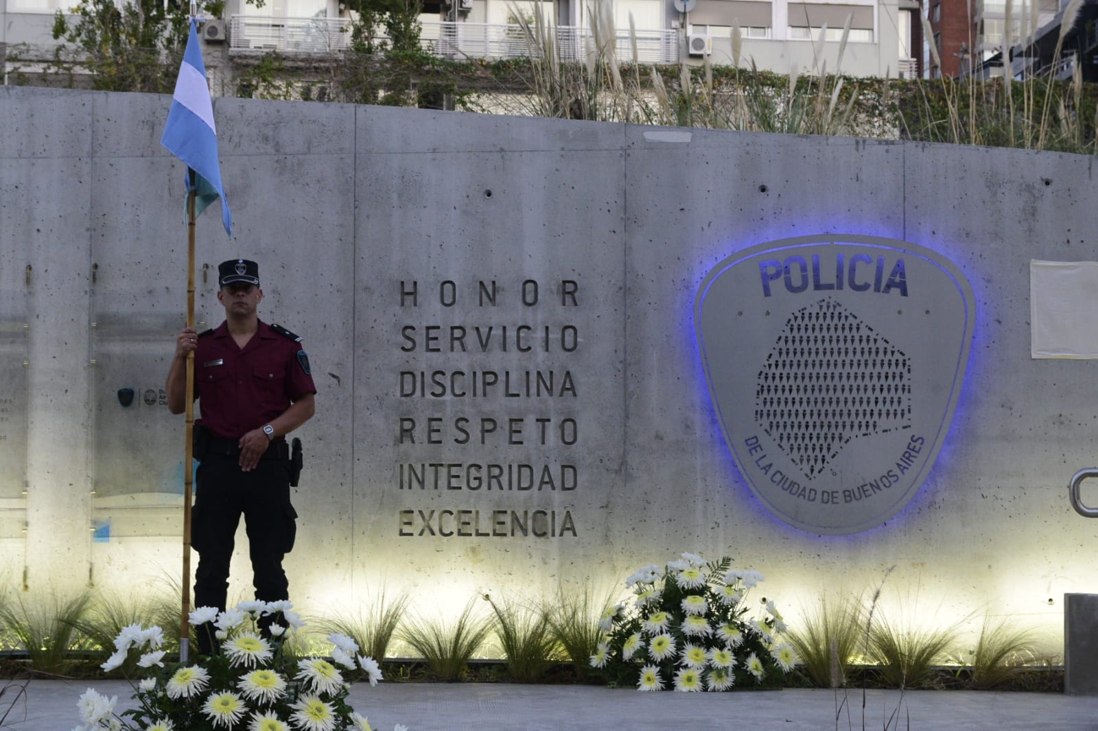 Miguel y D'Alessandro inauguraron el Monumento a los Caídos en cumplimiento del deber de la Policía y el Cuerpo de Bomberos de la Ciudad
