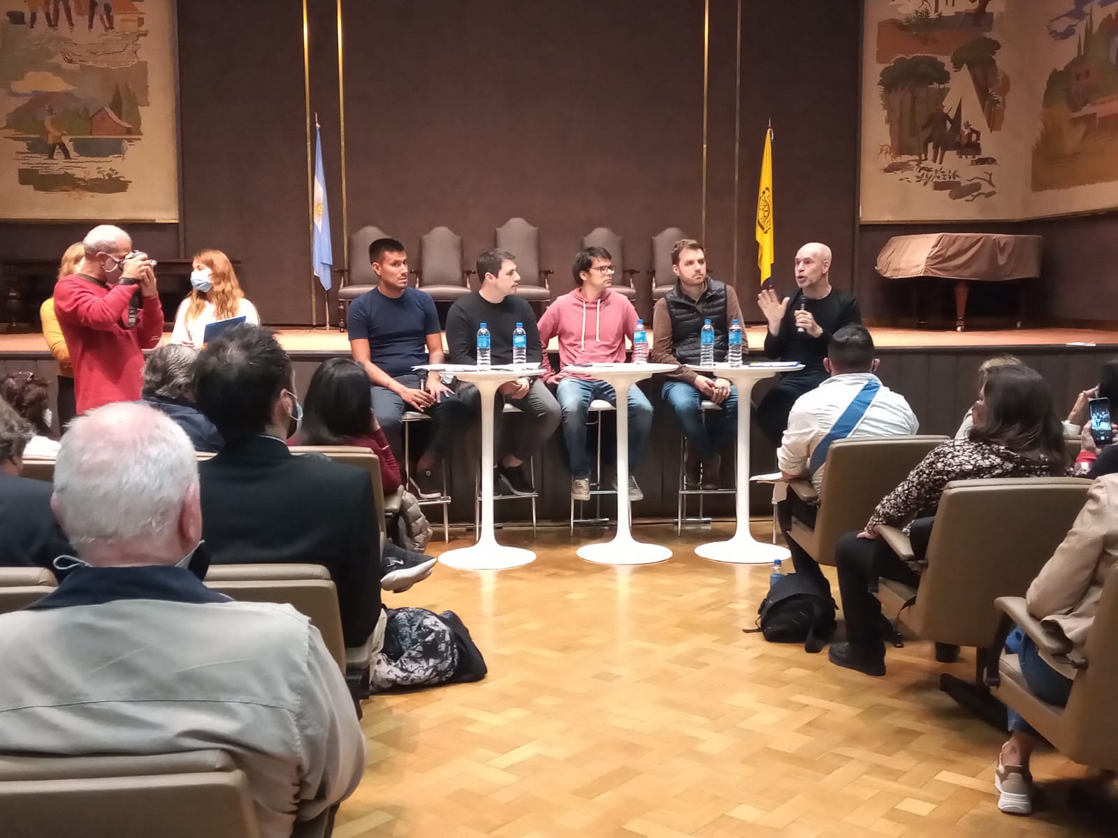 Reunión de vecinos y vecinas de Palermo con Horacio