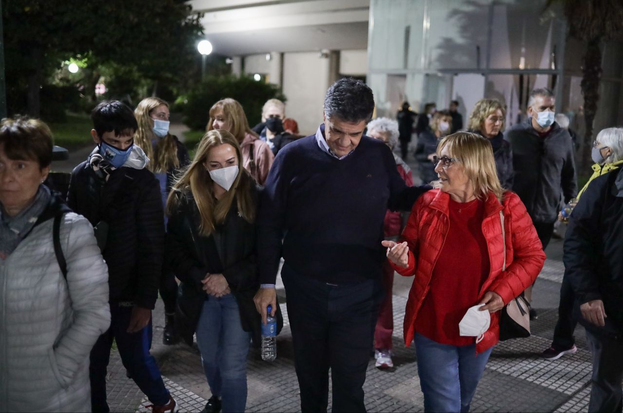 Una reunión de vecinos y vecinas de Núñez con Jorge Macri
