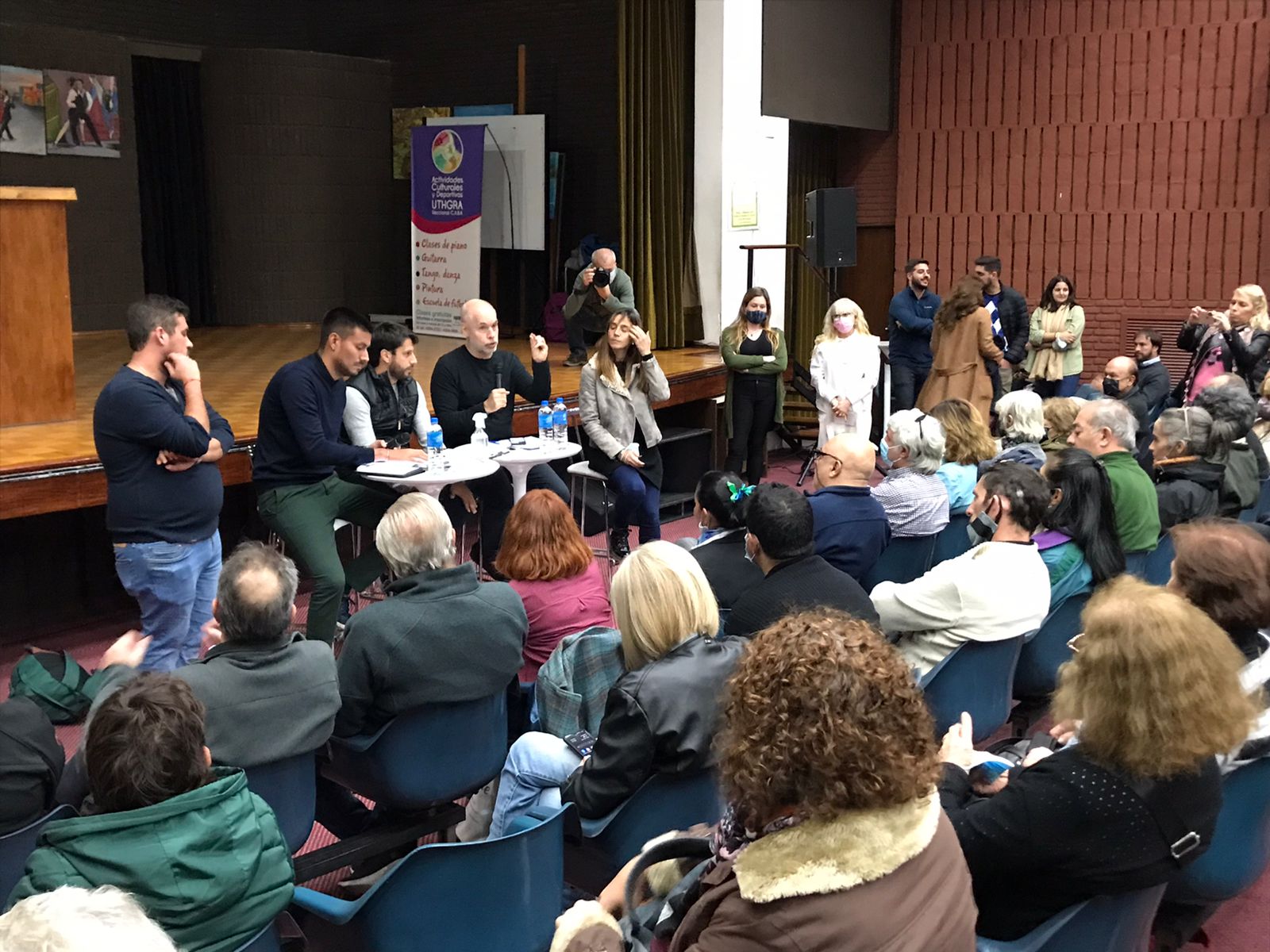 Reunión de vecinos y vecinas de Constitución con Horacio