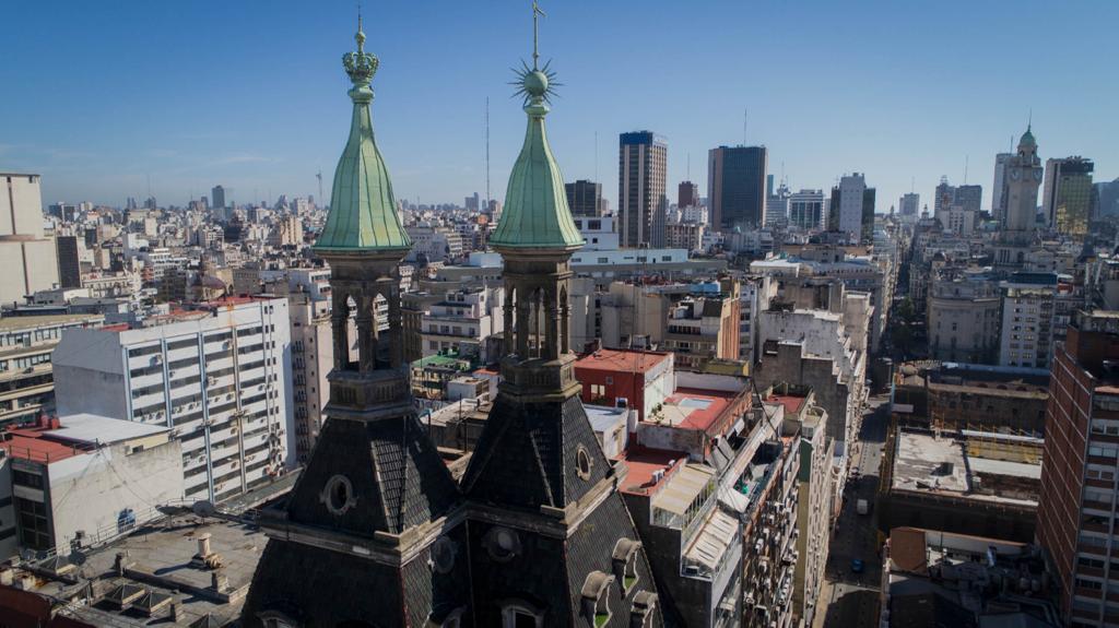 La titánica obra para recuperar la fachada de un edificio emblemático de Buenos Aires