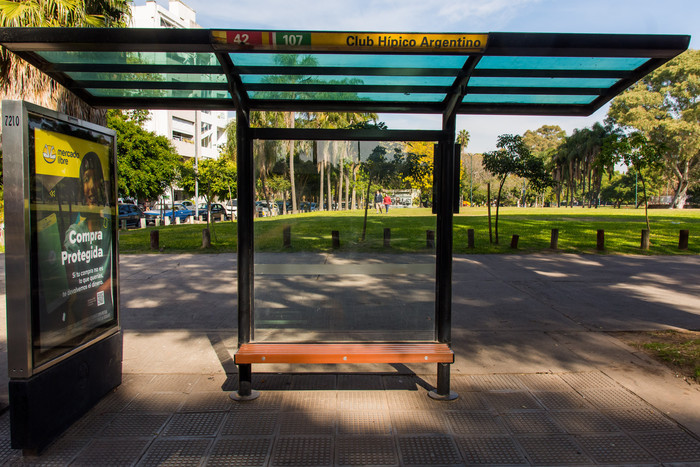 Mobiliario urbano: el Gobierno porteño continúa instalando asientos sustentables