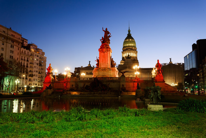 La Ciudad iluminó monumentos durante el mes de mayo