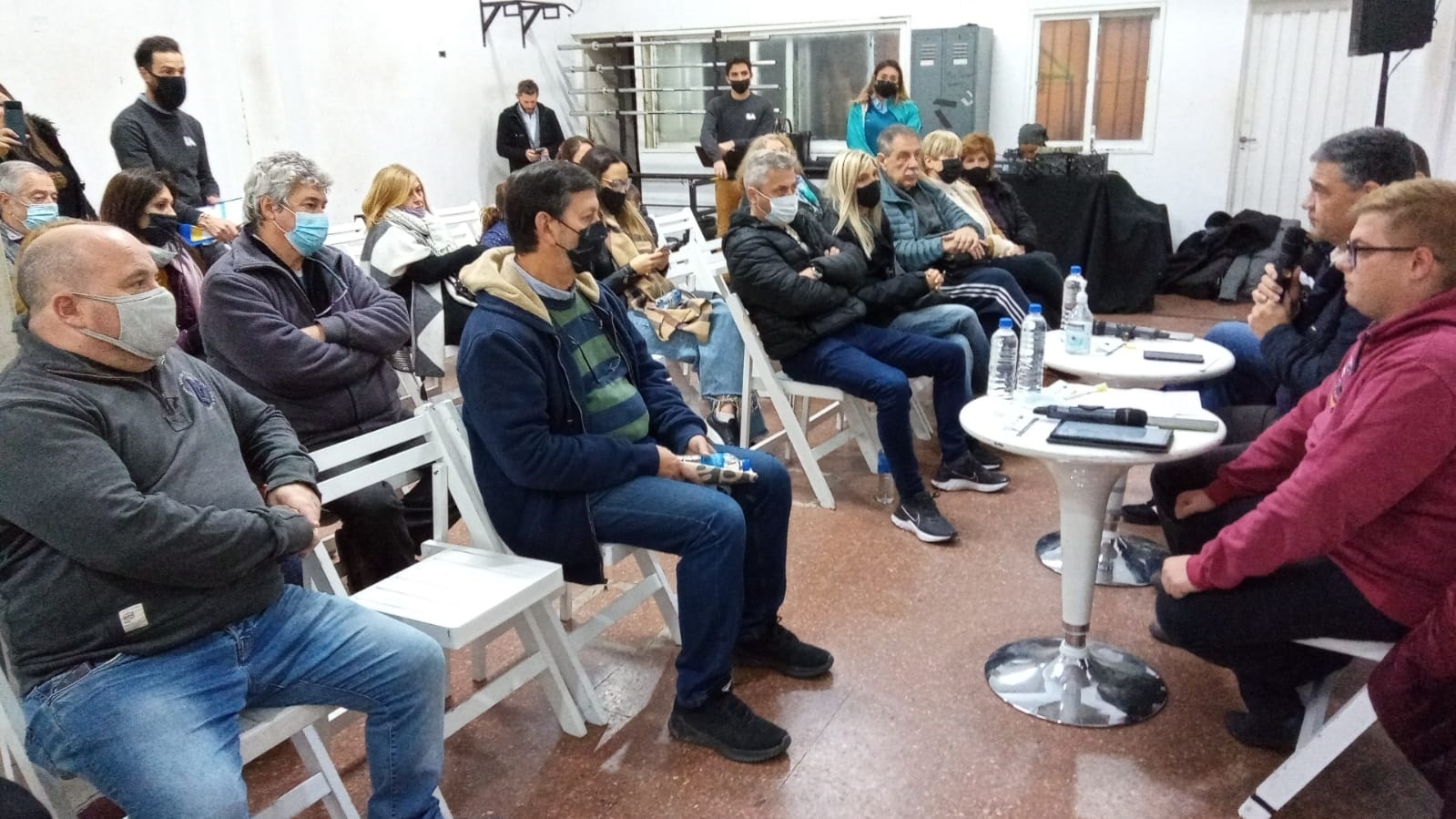 Una reunión de vecinos y vecinas de Agronomía con Jorge Macri