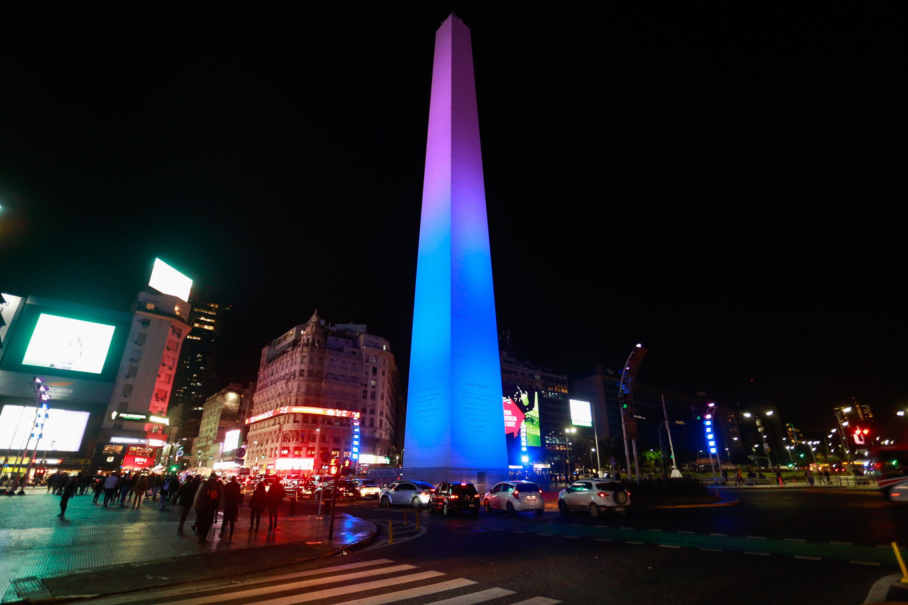 La Ciudad iluminó monumentos por la Toma de Conciencia de Abuso y Maltrato en la Vejez