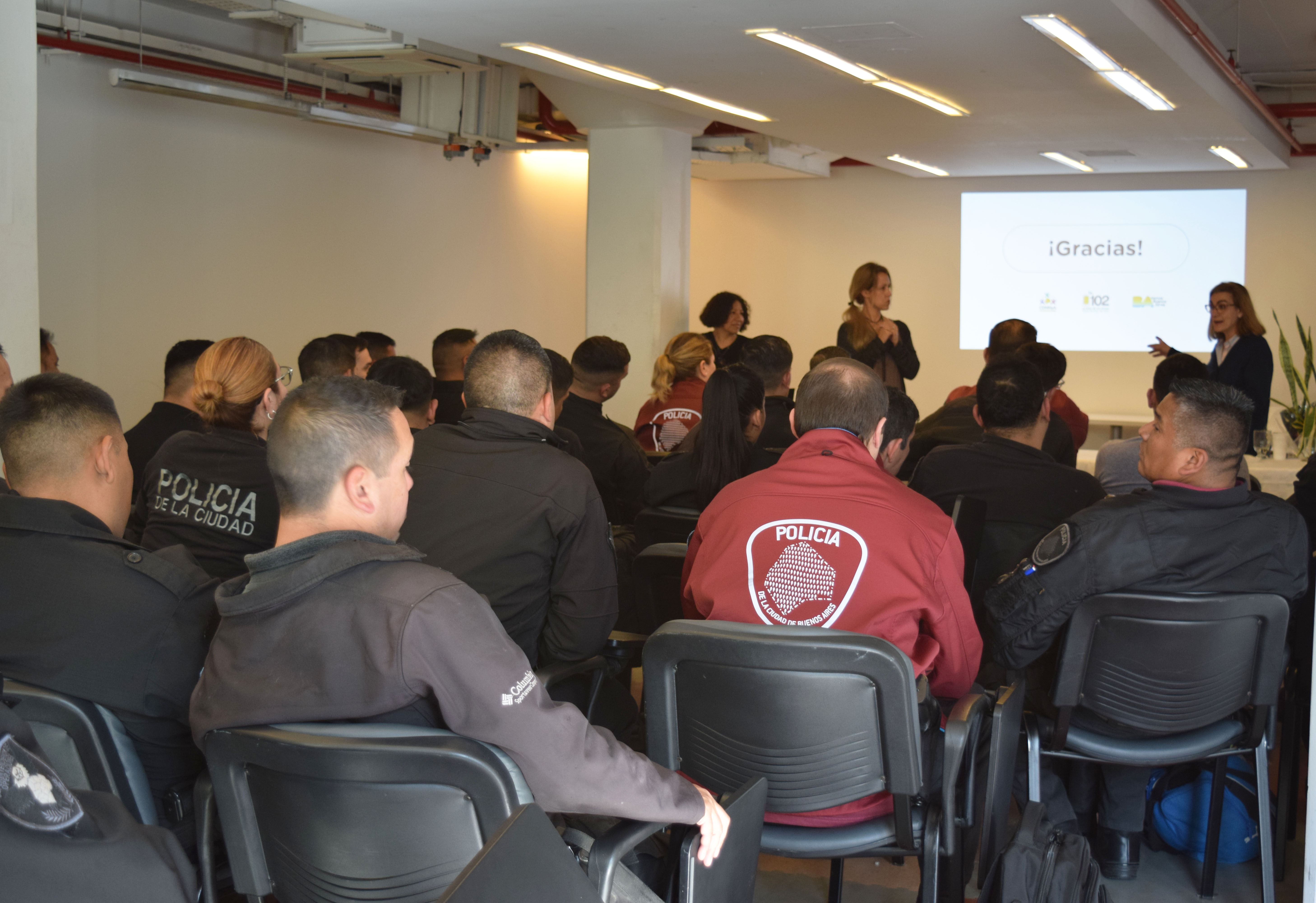 El Consejo de Derechos y la Policía de la Ciudad trabajan juntos en la protección de niños, niñas y adolescentes