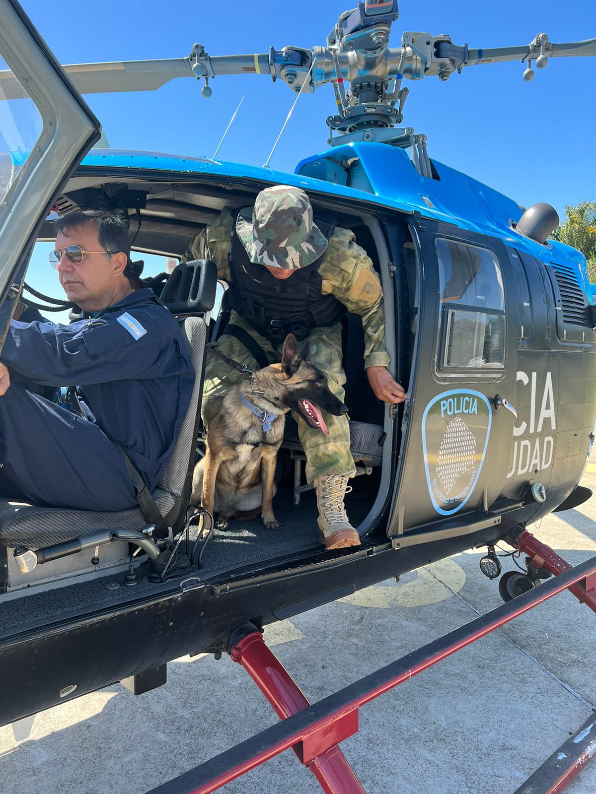 Egresaron 22 nuevos operadores tácticos de canes del segundo curso de la Policía porteña