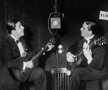 Carlos Gardel e Ignacio Corsini con guitarras en el Teatro San Martin. 03/06/1933. Col. Museo Casa Carlos Gardel