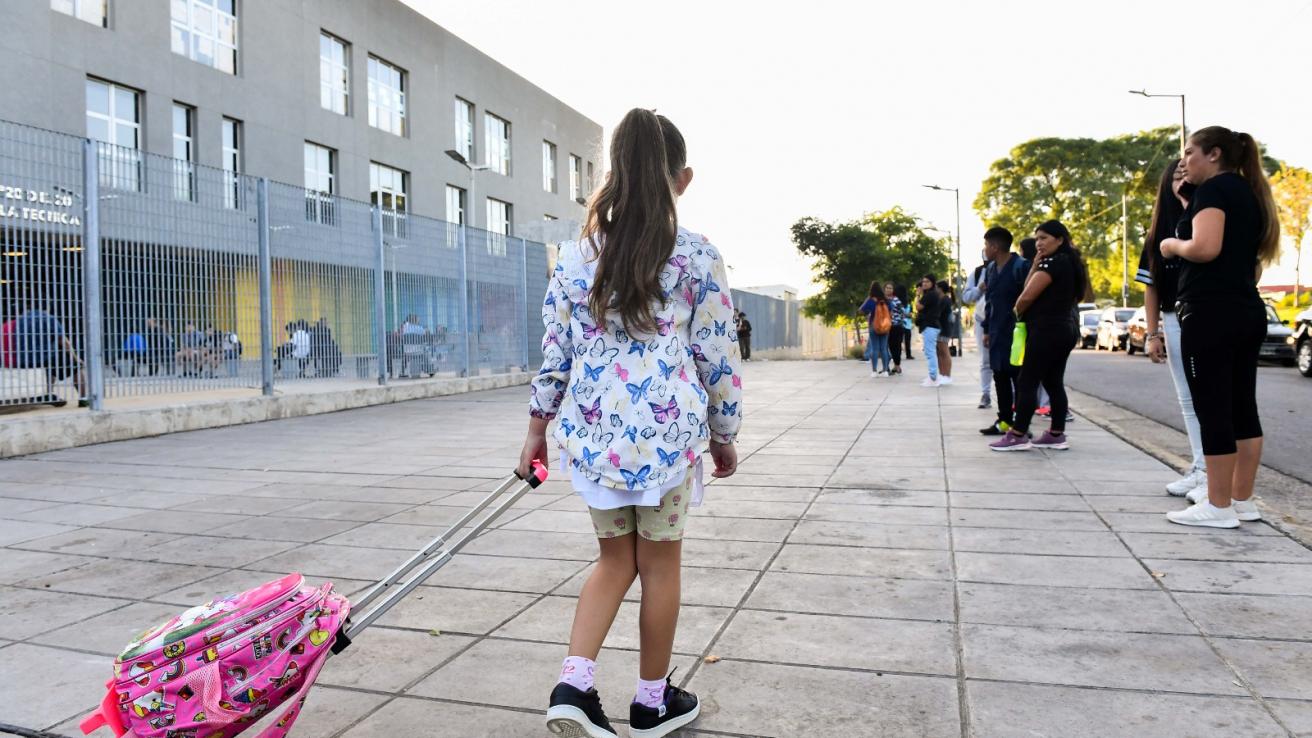 Más de 584 mil estudiantes de escuelas públicas y privadas empiezan este lunes las clases en la Ciudad