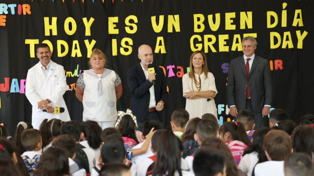 Rodríguez Larreta y Acuña abrieron el ciclo lectivo en la Ciudad, con 192 días de clase y nuevas escuelas bilingües