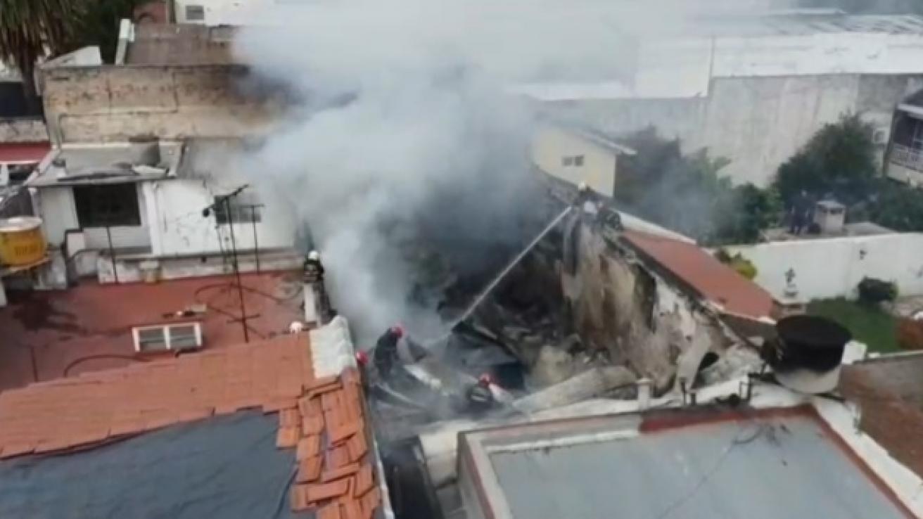 Bomberos de la Ciudad controlaron un incendio en un depósito de telas