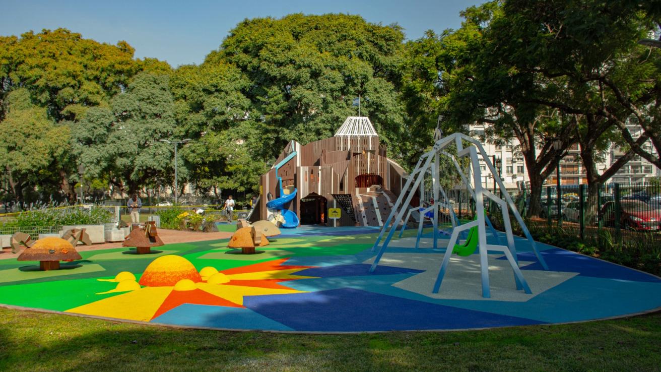 Inauguración patio de juegos Plaza República de Chile 