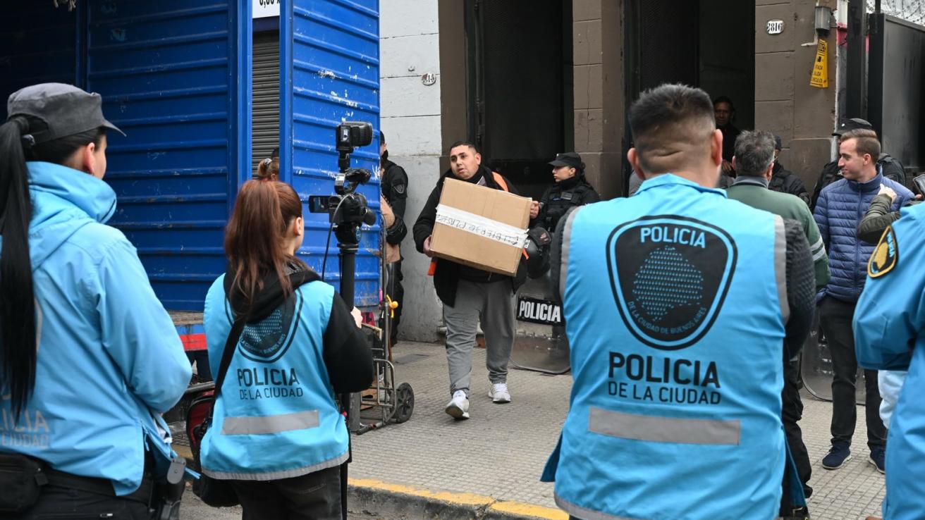 La Policía de la Ciudad desalojó un hotel clausurado hace 9 años que fue tomado en Constitución