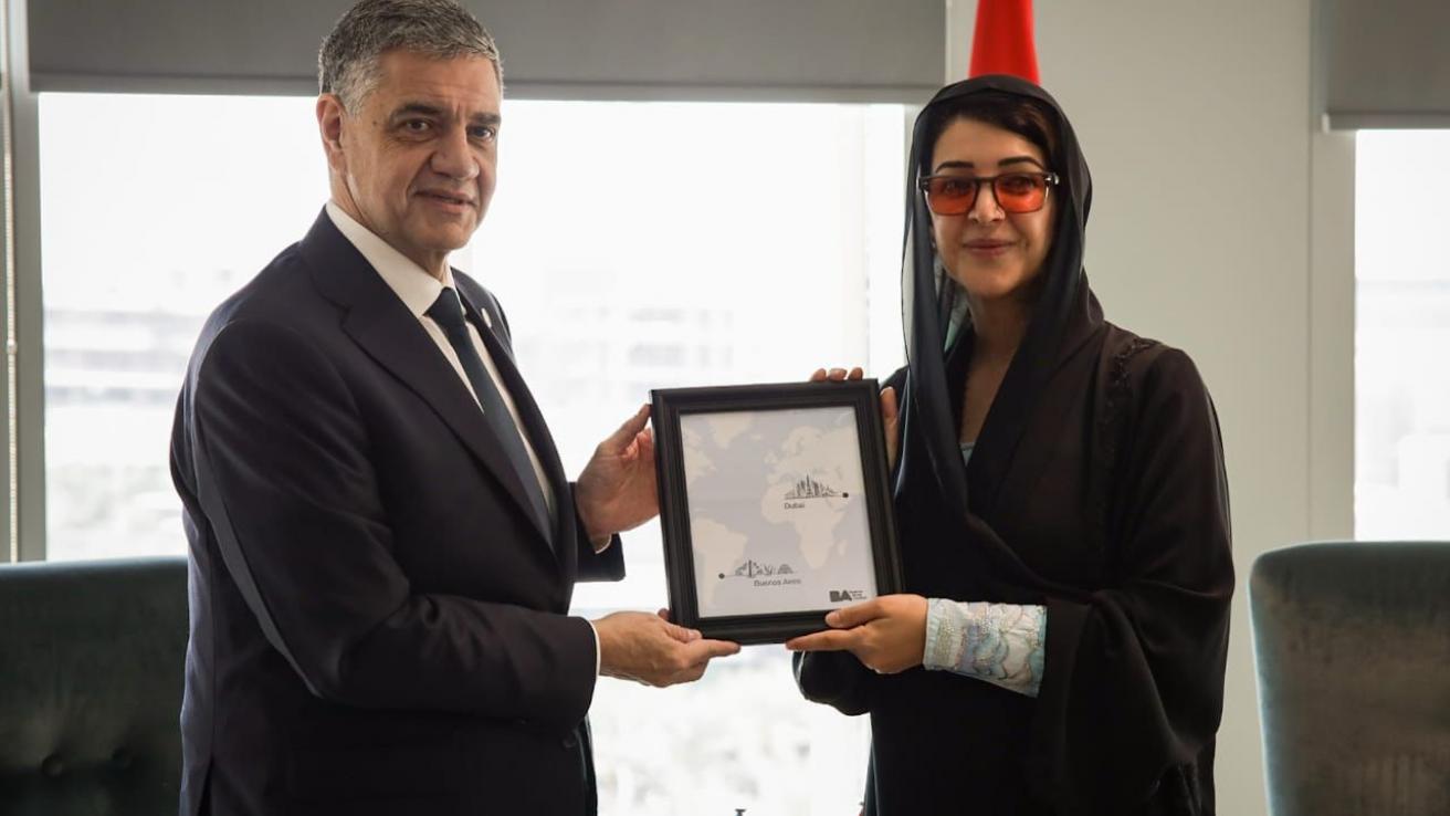 El Jefe de Gobierno, Jorge Macri, junto a H.E. Reem bint Ebrahim Al Hashimy, Ministra de Estado para la Cooperación Internacional de los Emiratos Árabes Unidos. Foto: GCBA.