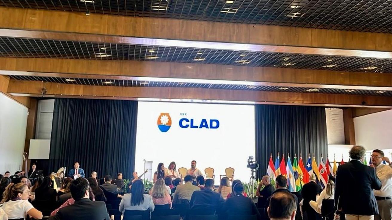 XXX Congreso CLAD
