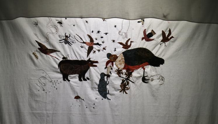 Conjunto de animales e insectos, bordado sobre tela.