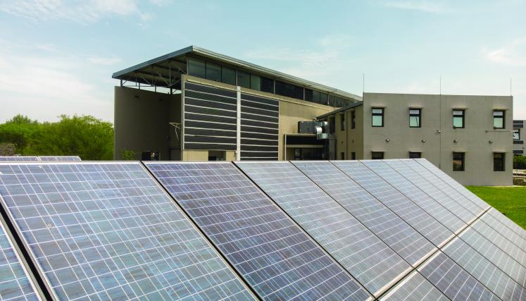 Instalaciones fotovoltaicas en el Centro de Información y Formación Ambiental de la Agencia de Protección Ambiental