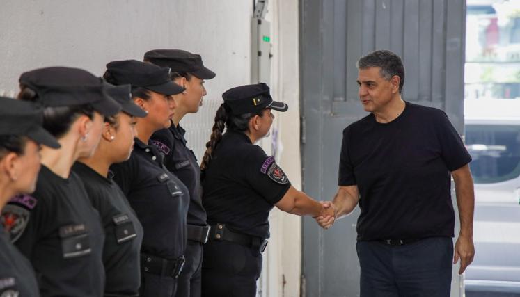 Jorge Macri con policías de la Ciudad